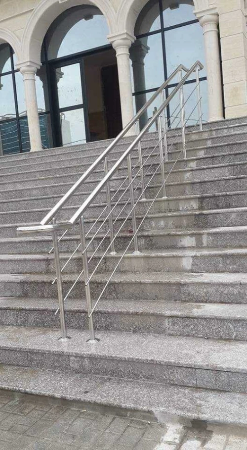 RAMPE D'ESCALIER EN INOX