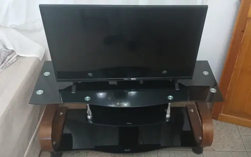 Table de television + télévision iris sat