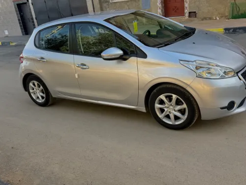 Peugeot 208 2015 Access Facelift