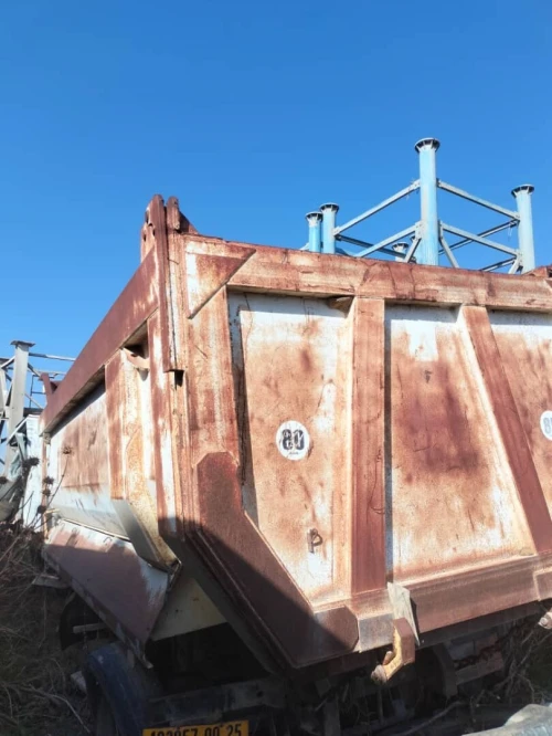À VENDRE Camion IVECO 6 4 accidenté 