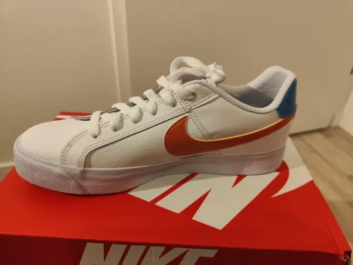 Chaussures nike pour femme pointure 39 (court royale ac)