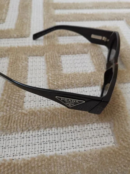 lunettes prada