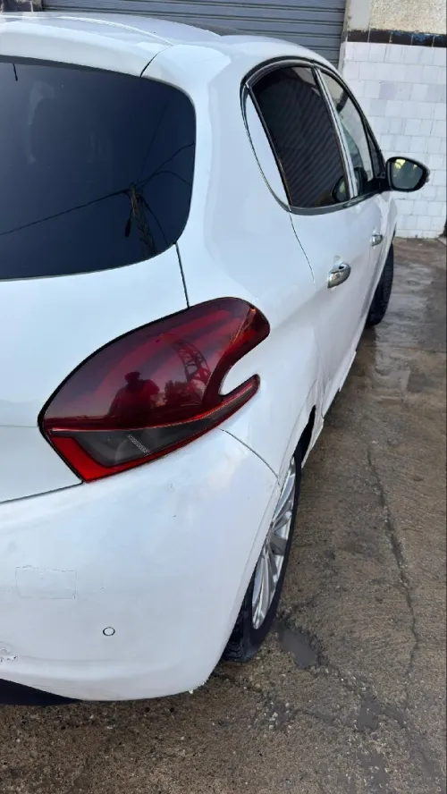 Peugeot 208 2015 Allure