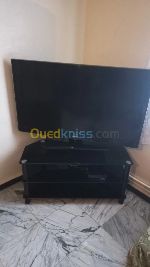 Table avec tv