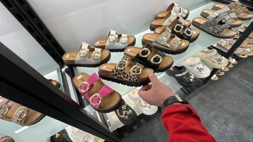 Vendre en grand, toutes les modèles, sandales, ballerines, claquettes