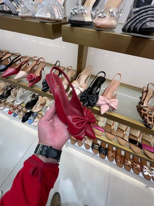 Vendre en grand, toutes les modèles, sandales, ballerines, claquettes