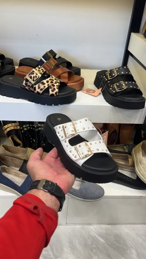 Vendre en grand, toutes les modèles, sandales, ballerines, claquettes