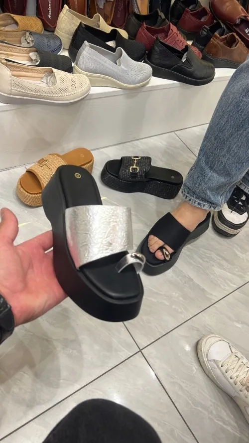 Vendre en grand, toutes les modèles, sandales, ballerines, claquettes