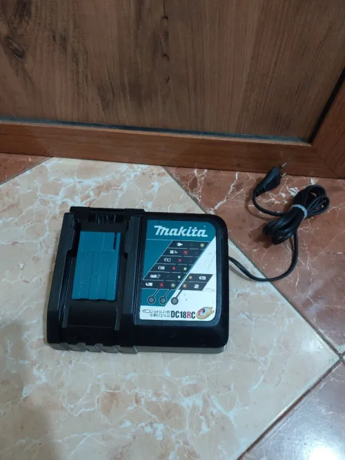Chargeur Makita 18v 