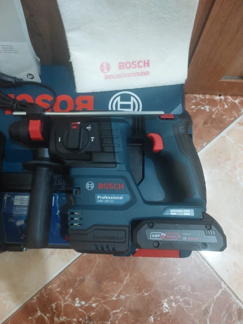 Perforateur Bosch compact 18v 4Ah PROCORE (BL-2024)