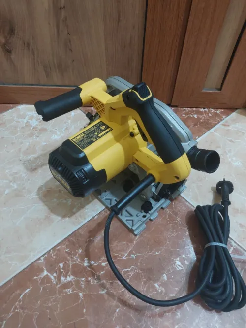 Scie plongeante Dewalt