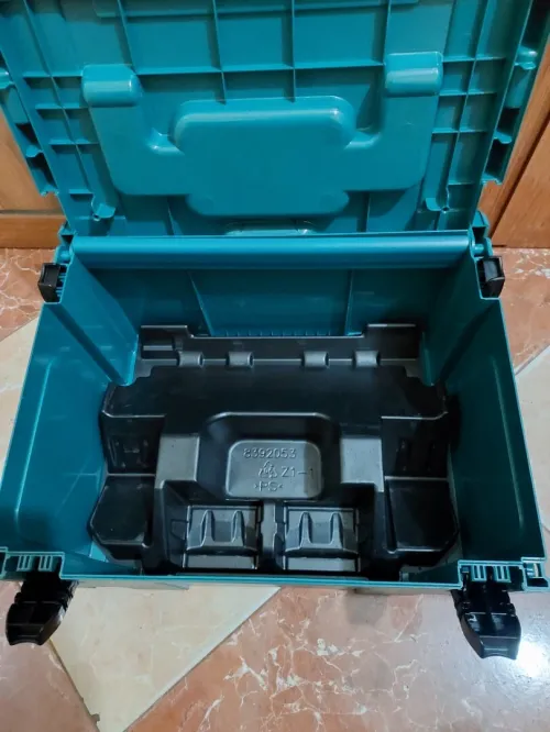 Chargeur Makita 18V Doublé sous coffret