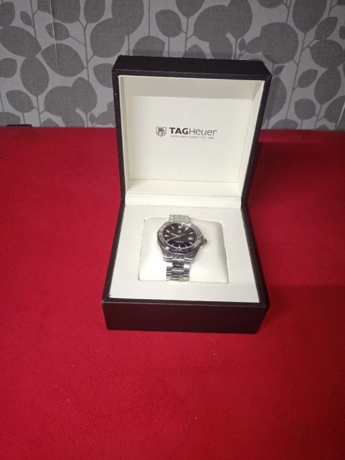 TAG HEUER AQUARACER PROFESSIONAL 300 GMT (NOUVELLE FENÊTRE)  Jamais utilisé sous emballage