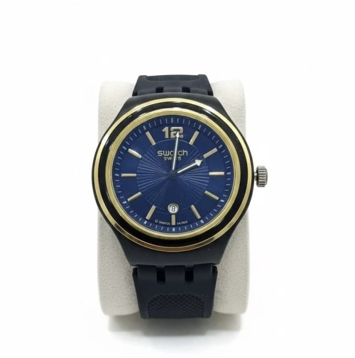 ساعة Swatch Swiss الزرقاء الملكية  لمسة عصرية بأناقة ذهبية
