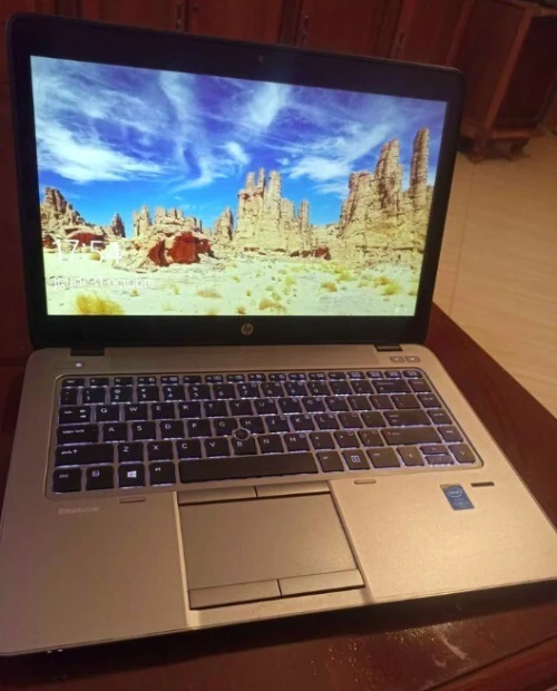 HP Laptop i5 5ème Gén 16GB RAM 256GB SSD Écran 14" Full HD