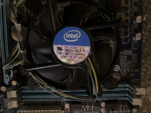 Carte mère Gigabyte  GA-H61M-SV2-B3 DDR3 + processeur Intel Core i3-2100