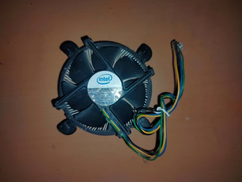 المبرد : Stock Cooler/Heatsink