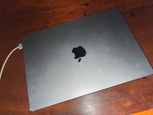 Macbook m1 pro 2021 16 GB 500 stockage
