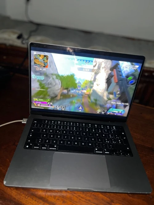 Macbook m1 pro 2021 16 GB 500 stockage