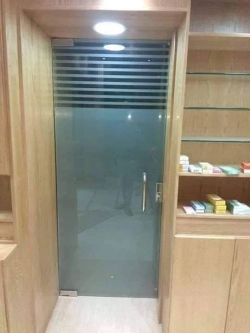 Réparation vitrine en verre 
