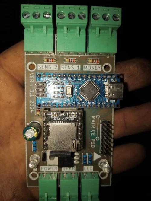 تصميم وصناعة اللوحات المطبوعة PCB