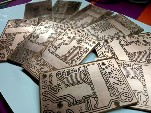 تصميم وصناعة اللوحات المطبوعة PCB