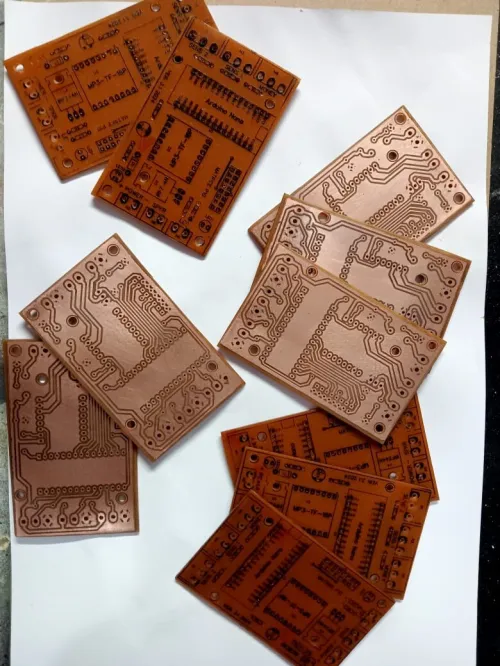 تصميم وصناعة اللوحات المطبوعة PCB