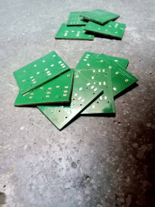 تصميم وصناعة اللوحات المطبوعة PCB