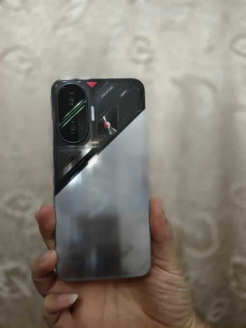 Poco F7