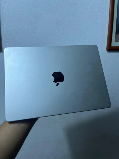 MacBook pro 2024 M4 pro 24 gb ram 512 SSD cycle de charge 171