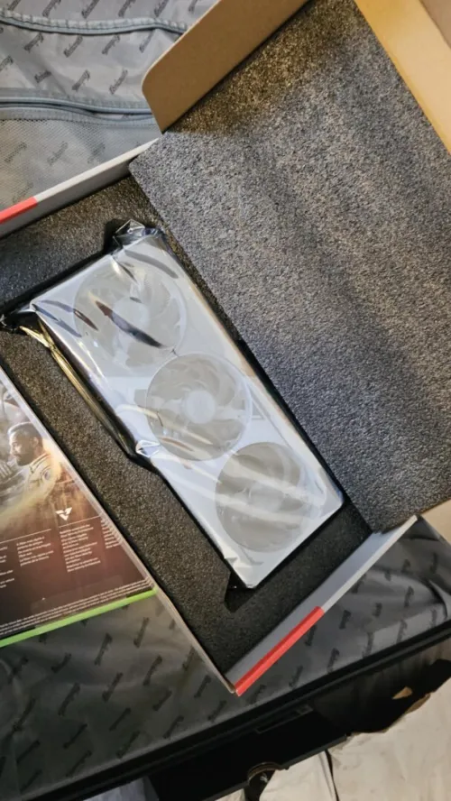 AMD RX 9070 XT 
