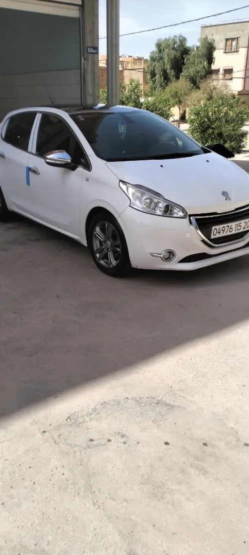 Peugeot 208 2015 Allure