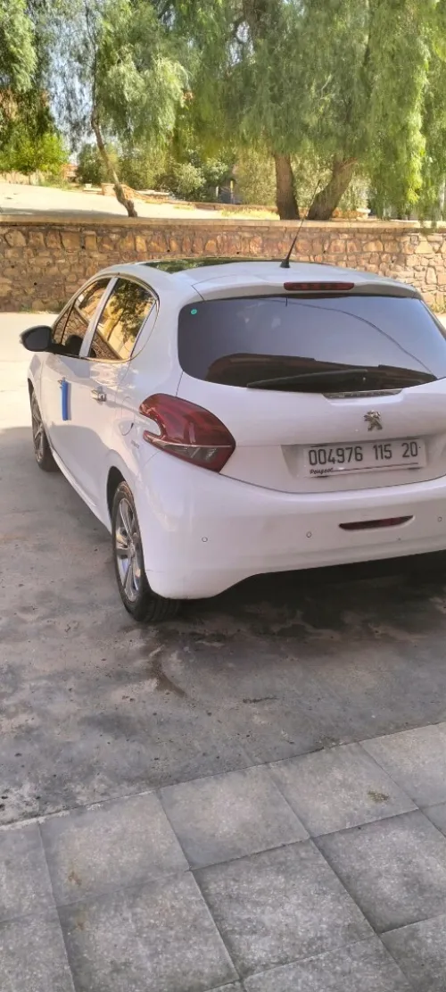 Peugeot 208 2015 Allure