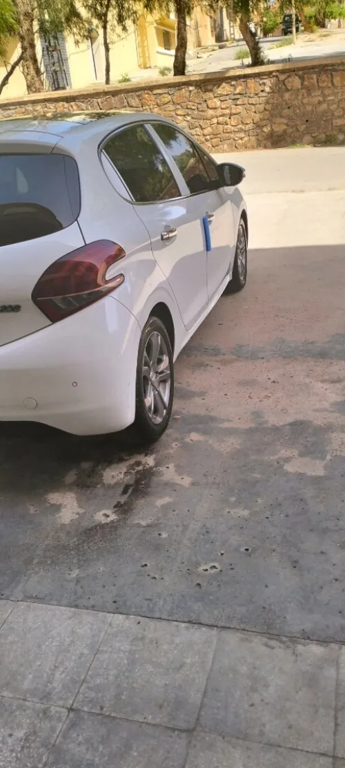 Peugeot 208 2015 Allure