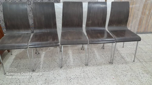 5 chaises pour sale d'attente ou un bureau