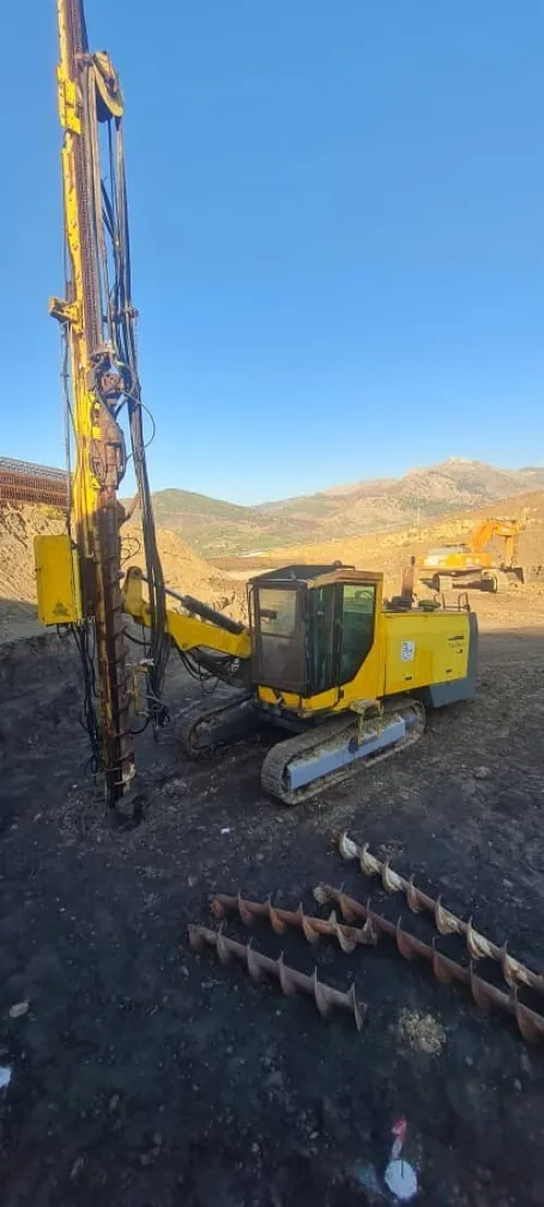 Chariot de forage Caterpillar 2000