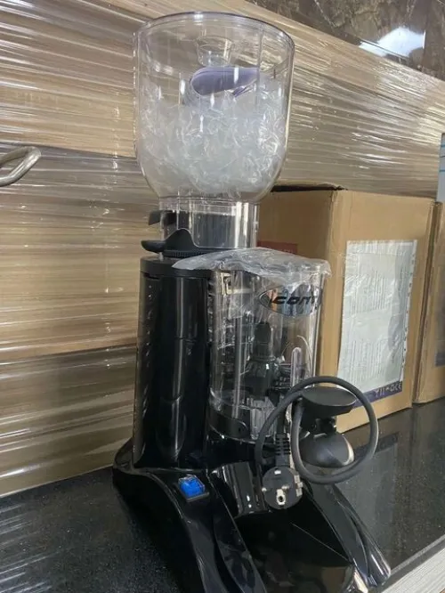 EQUIPMENT DE CAFETERIA