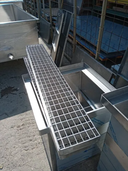 Caniveaux et Avaloire avec Siphons en Inox