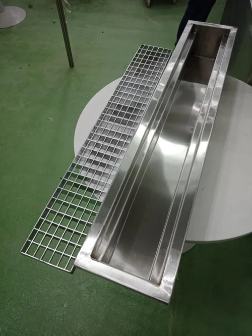Caniveaux et Avaloire avec Siphons en Inox