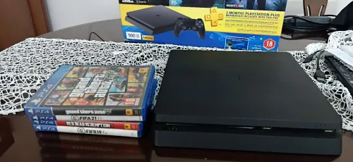 PS4 SLIM 500GB +4CD