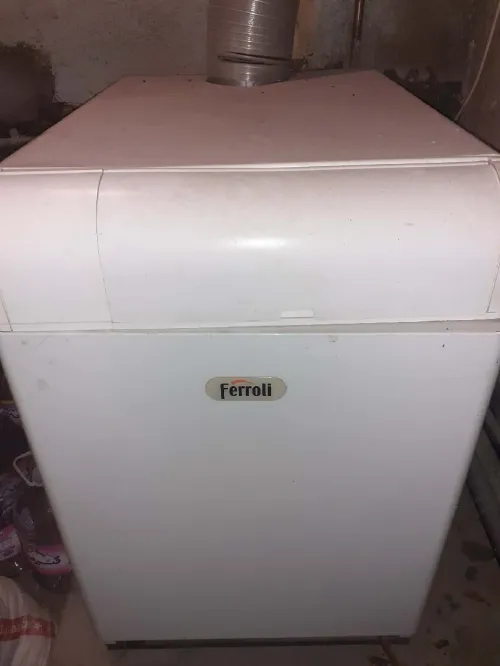 Chaudière (ferroli) 68 KW  معاها حوايجها كامل مزالت راكبة معاها 7 رادياتور سطيف وسط المدينة
