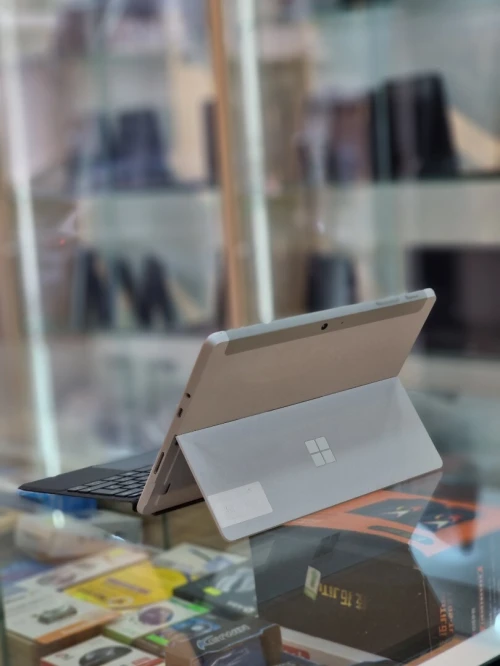 Pc tablet Surface Go M3-8eme gén / 8g-128 / clavier détachable 