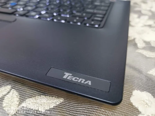 TOSHIBA X40-D i5-7300U 8g/256 fhd tactile SLiM 