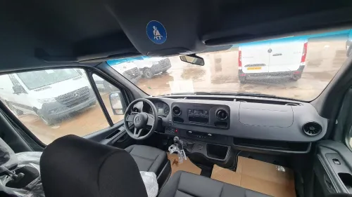 Mercedes-Benz Sprinter 2025