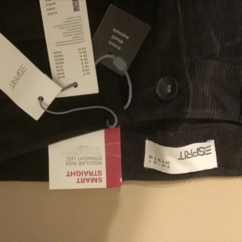 Jeans velours élastique marque ESPRIT prix 1 jean 3000 DA et 2 jeans 5500 DA