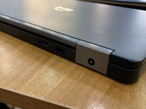 DELL LATITUDE 5580 / INTEL I5 7EME / 8 G / 256 / 15.6 FHD
