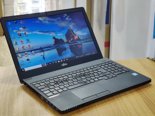 FIJUTSU LIFE BOOK / INTEL I3 6EME /6G / 128 SSD / 15.6