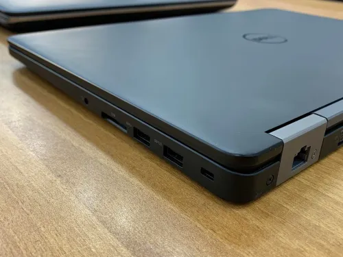 DELL LATITUDE 5580 / INTEL I5 7EME / 8 G / 256 / 15.6 FHD