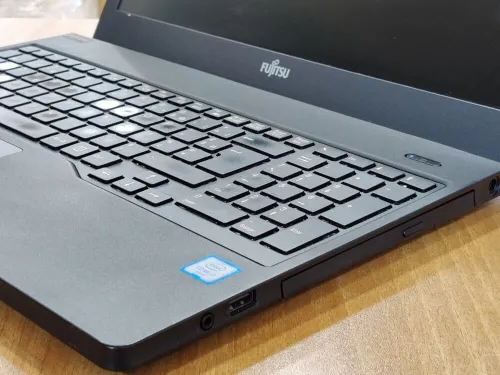 FIJUTSU LIFE BOOK / INTEL I3 6EME /6G / 128 SSD / 15.6