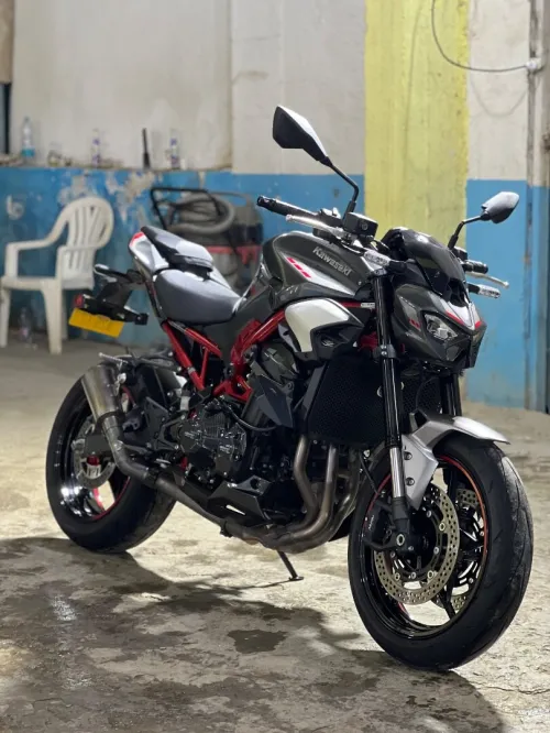 Kawazaki Z900 2025